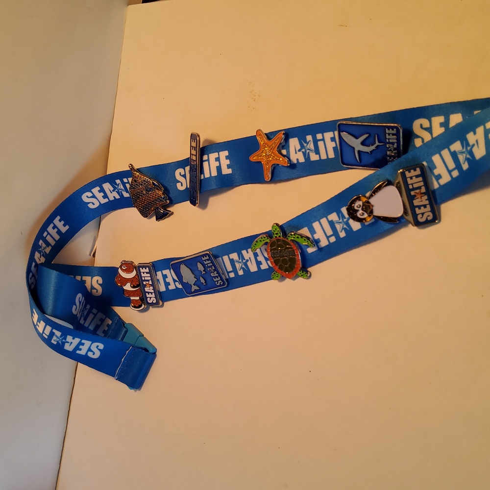 NWOT condition SEALIFE strap Lanyard with 8 pins.